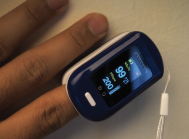 Picture of finger in a Pulse Oximeter Device